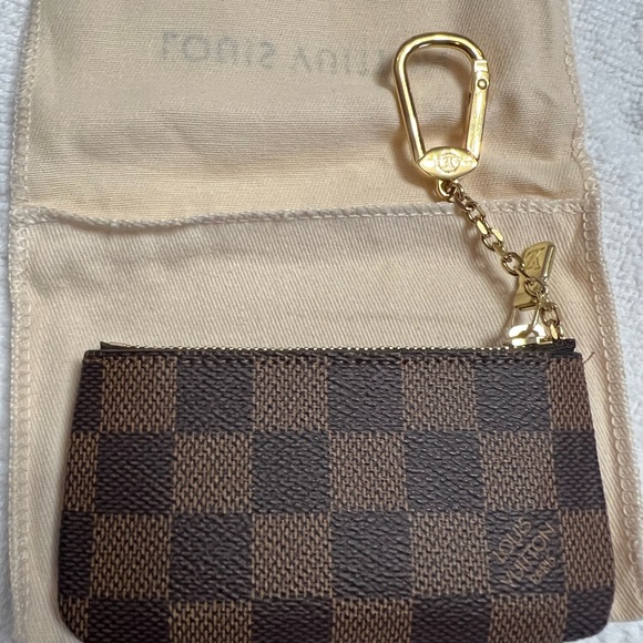 Authentic Louis Vuitton key/pouch with papers/ dust bag/box - Picture 6 of 8